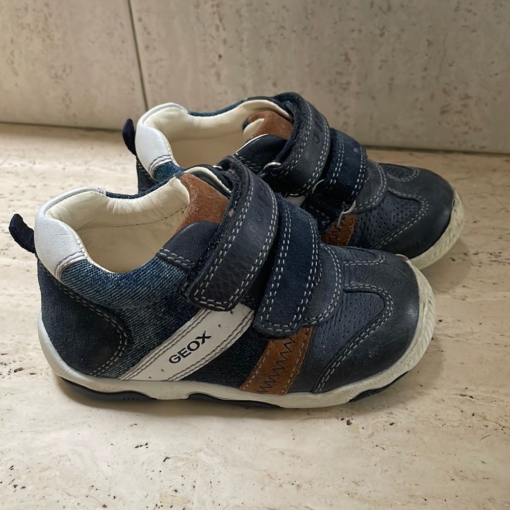 Geox baby shoes size 5.5 (European 21)